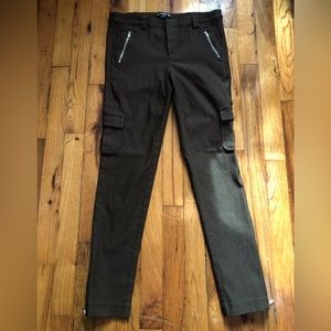 Womens stretch deep olive cargo skinny pants w/ zippers at ankles